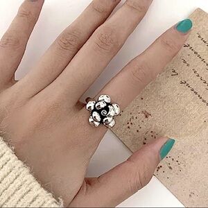 STERLING SILVER VINTAGE  FLOWER RING RESIZABLE